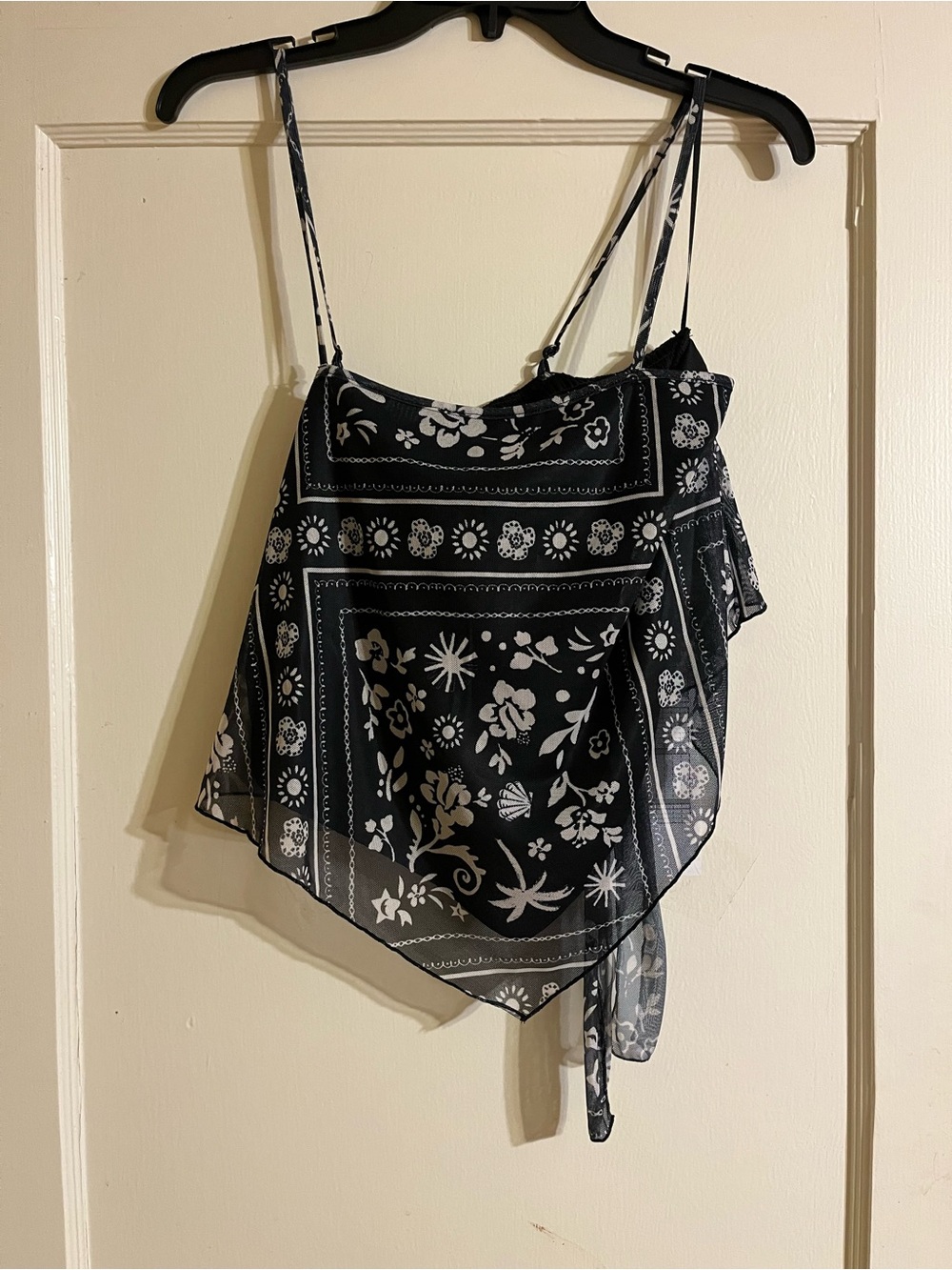 Black Floral Bandana-Print Handkerchief Hem Cami Top